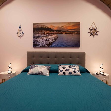 Stay In The Heart Of Salerno - Near The Duomo "La Finestra Sul Borgo" 外观 照片